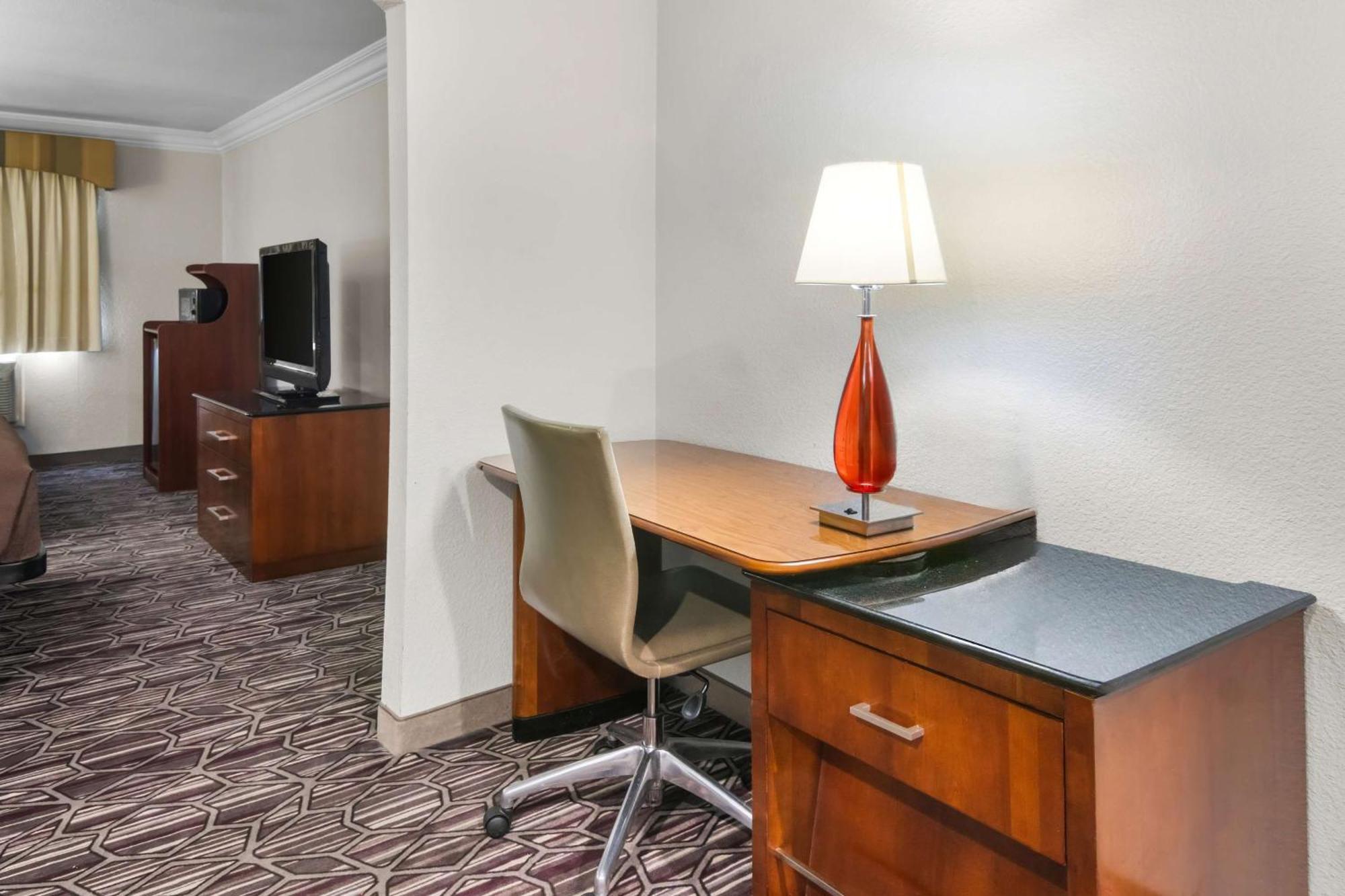 Surestay Plus By Best Western Fort Worth Benbrook Exterior foto