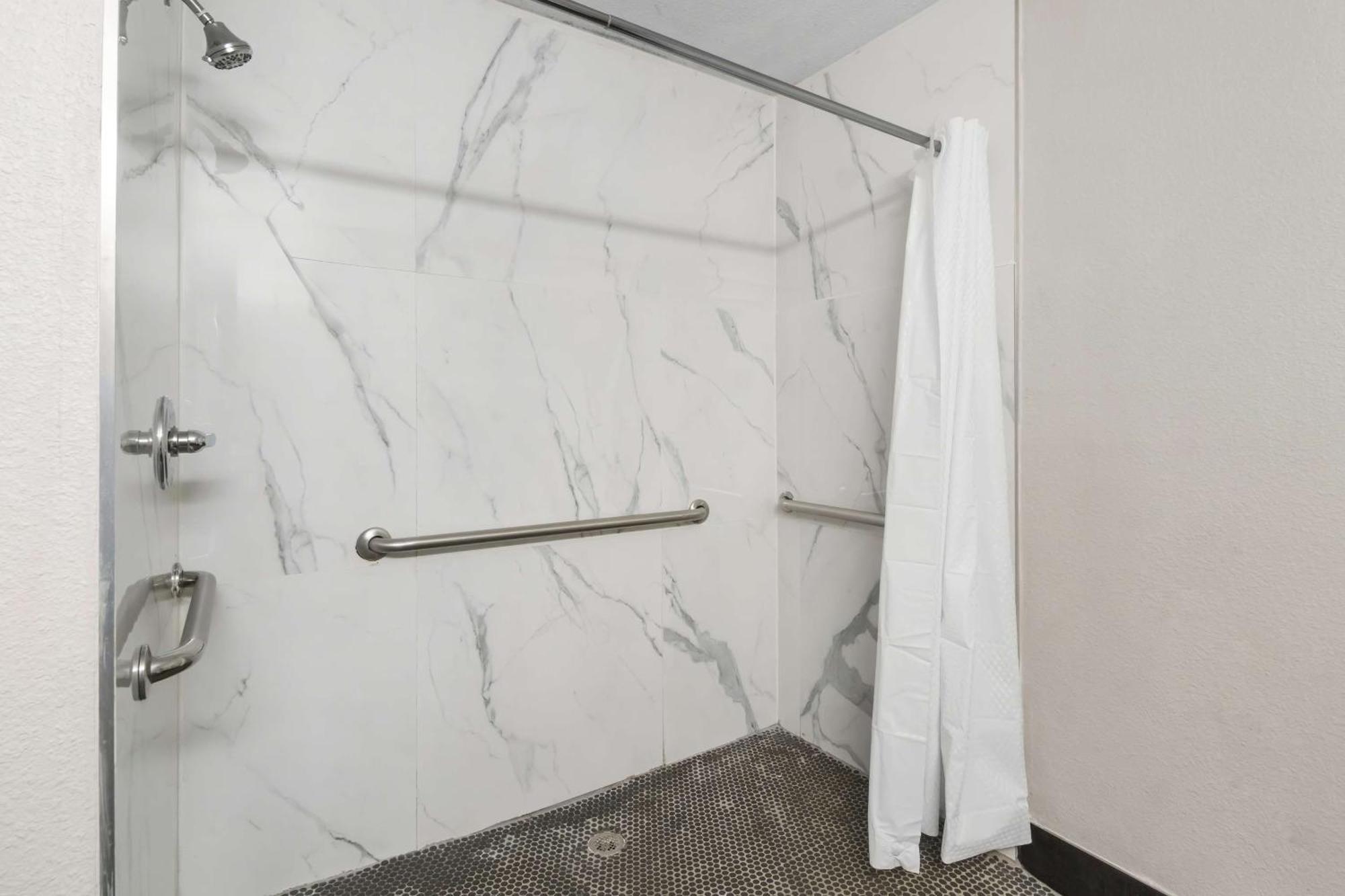 Surestay Plus By Best Western Fort Worth Benbrook Exterior foto